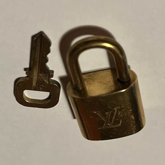 Authentic! Louis Vuitton PadLock & Key #314 - Picture 4 of 8